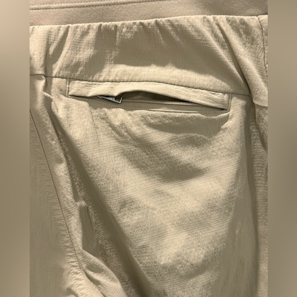 Women’s ATHLETA Trekkie North khaki joggers- Size 6 TALL - Picture 8 of 10